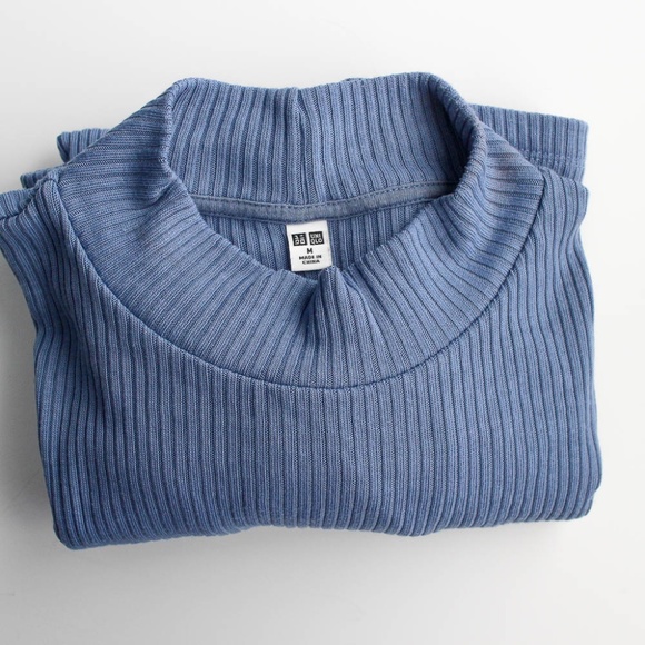 Uniqlo Mock Neck Long Sleeve - Picture 1 of 5